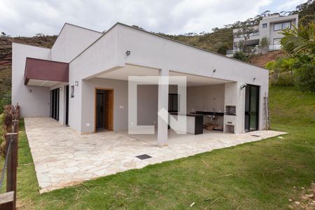 Casa de condomínio à venda com 380m², 3 quartos e 6 vagas Casa de condomínio à venda com 380m², 3 quartos e 6 vagasQuintal