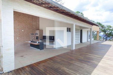 Casa de condomínio à venda com 380m², 3 quartos e 6 vagas Casa de condomínio à venda com 380m², 3 quartos e 6 vagaschurraqueira - area comun