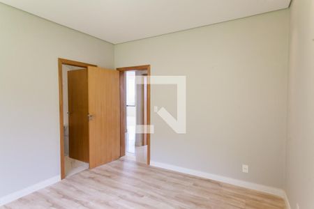 Casa de condomínio à venda com 380m², 3 quartos e 6 vagas Casa de condomínio à venda com 380m², 3 quartos e 6 vagassuite 2