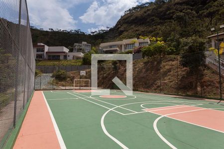 Casa de condomínio à venda com 380m², 3 quartos e 6 vagas Casa de condomínio à venda com 380m², 3 quartos e 6 vagasQuadra Esportiva - area comun