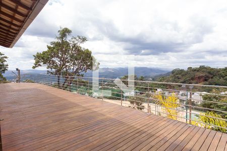 Casa de condomínio à venda com 380m², 3 quartos e 6 vagas Casa de condomínio à venda com 380m², 3 quartos e 6 vagasdeck - area comun