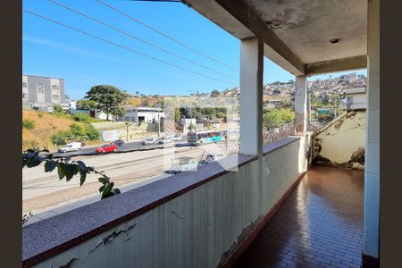 Casa à venda com 4 quartos, 419m² em Cachoeirinha, Belo Horizonte