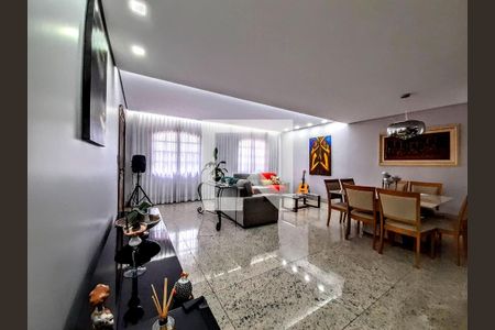 Casa à venda com 3 quartos, 263m² em Santa Cruz, Belo Horizonte