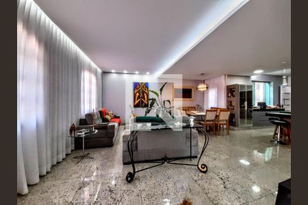 Casa à venda com 3 quartos, 263m² em Santa Cruz, Belo Horizonte