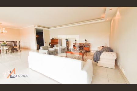 Casa à venda com 4 quartos, 470m² em São Luíz, Belo Horizonte