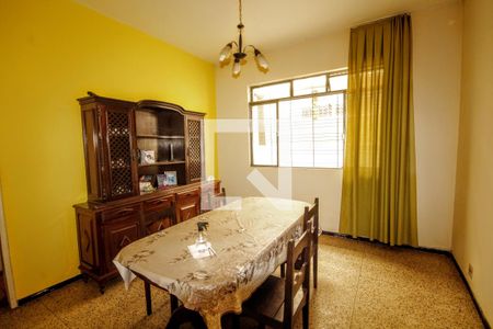 Casa à venda com 4 quartos, 214m² em Serra, Belo Horizonte