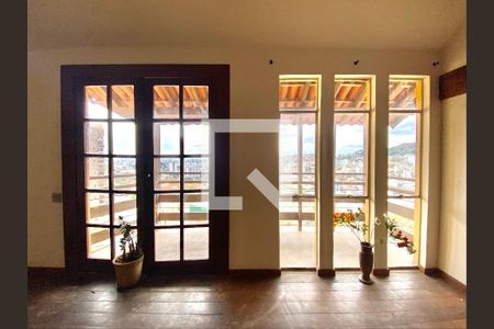 Casa à venda com 4 quartos, 302m² em Santa Lúcia, Belo Horizonte