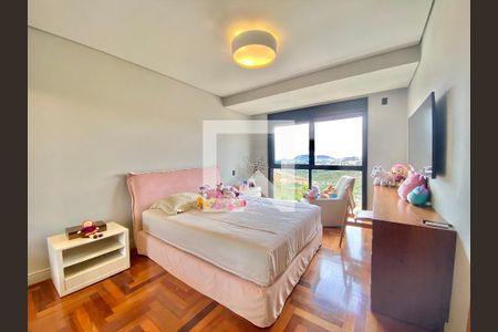 Casa de condomínio à venda com 494m², 4 quartos e 5 vagas