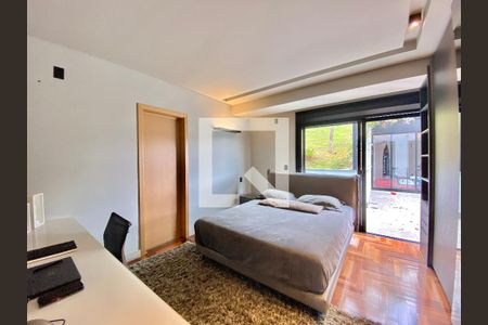 Casa de condomínio à venda com 494m², 4 quartos e 5 vagas