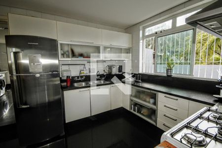 Casa à venda com 412m², 4 quartos e 2 vagas