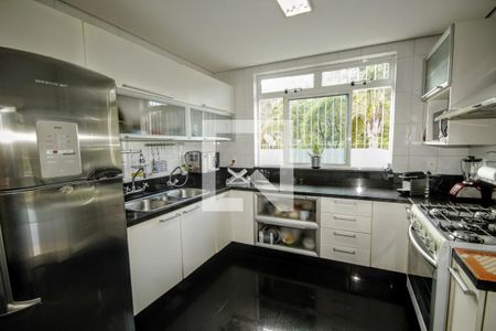 Casa à venda com 412m², 4 quartos e 2 vagas