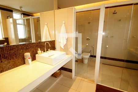 Casa à venda com 412m², 4 quartos e 2 vagas