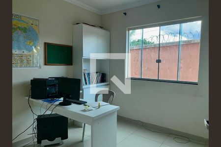 Casa à venda com 6 quartos, 300m² em Horto Florestal, Belo Horizonte