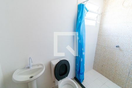 Banheiro de apartamento para alugar com 1 quarto, 30m² em Vila Nhocune, São Paulo