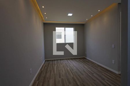 Sala de apartamento para alugar com 2 quartos, 40m² em Jardim Petrópolis, Cotia