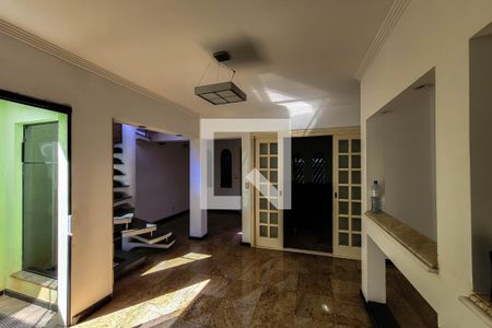 Sala de TV de casa para alugar com 5 quartos, 300m² em Vila Liviero, São Paulo