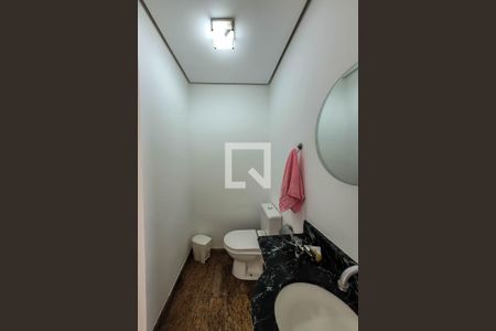 Lavabo de casa para alugar com 5 quartos, 300m² em Vila Liviero, São Paulo