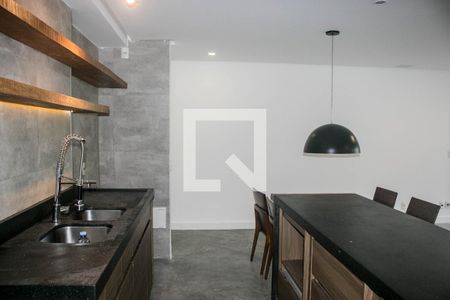 Detalhe da cozinha de apartamento para alugar com 2 quartos, 117m² em Alphaville I, Salvador