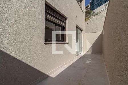 Corredor de apartamento à venda com 3 quartos, 108m² em Santa Lúcia, Belo Horizonte