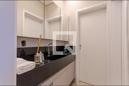 Casa de condomínio à venda com 208m², 3 quartos e 3 vagas Casa de condomínio à venda com 208m², 3 quartos e 3 vagasLavabo - Semi suítes