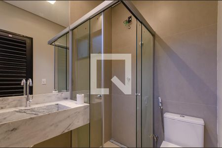 Casa de condomínio à venda com 208m², 3 quartos e 3 vagas Casa de condomínio à venda com 208m², 3 quartos e 3 vagasBanheiro de serviço