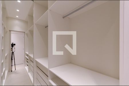 Casa de condomínio à venda com 208m², 3 quartos e 3 vagas Casa de condomínio à venda com 208m², 3 quartos e 3 vagasSuíte - Closet