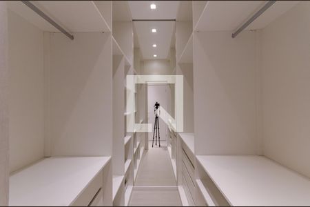 Casa de condomínio à venda com 208m², 3 quartos e 3 vagas Casa de condomínio à venda com 208m², 3 quartos e 3 vagasSuíte - Closet