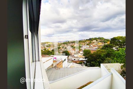 Casa à venda com 3 quartos, 108m² em Santa Rosa, Belo Horizonte