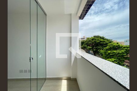 Vista Sala de apartamento à venda com 3 quartos, 80m² em Nova Suissa, Belo Horizonte