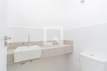 Banheiro de apartamento à venda com 2 quartos, 61m² em Barroca, Belo Horizonte