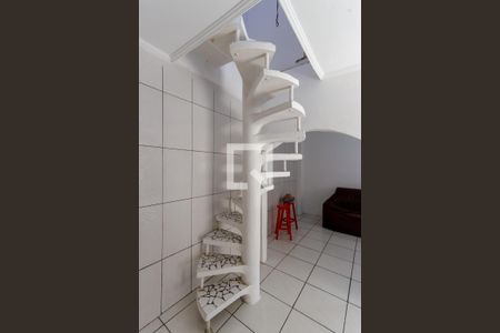 Escada Quarto de casa para alugar com 1 quarto, 80m² em Jardim Virginia Bianca, São Paulo