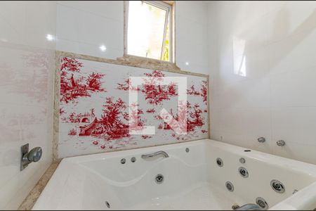 Casa à venda com 350m², 4 quartos e 2 vagas Casa à venda com 350m², 4 quartos e 2 vagasBanheiro da Suíte 4