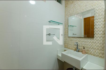 Casa à venda com 350m², 4 quartos e 2 vagas Casa à venda com 350m², 4 quartos e 2 vagasBanheiro Social