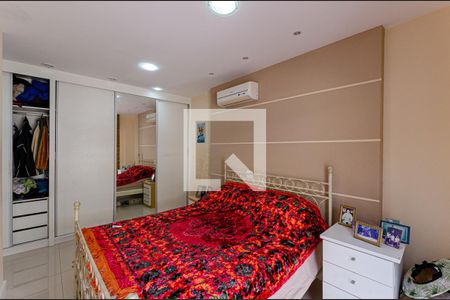 Casa à venda com 350m², 4 quartos e 2 vagas Casa à venda com 350m², 4 quartos e 2 vagasSuite 4