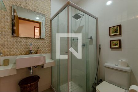 Casa à venda com 350m², 4 quartos e 2 vagas Casa à venda com 350m², 4 quartos e 2 vagasBanheiro Social