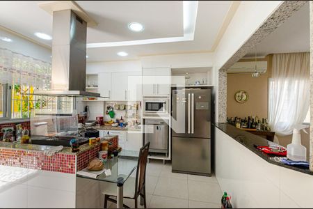 Casa à venda com 350m², 4 quartos e 2 vagas Casa à venda com 350m², 4 quartos e 2 vagasCozinha