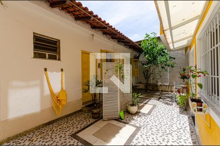 Casa à venda com 350m², 4 quartos e 2 vagas Casa à venda com 350m², 4 quartos e 2 vagasCasa 2