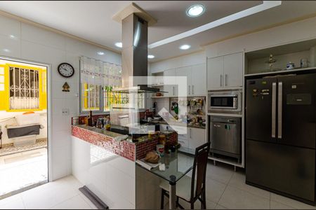 Casa à venda com 350m², 4 quartos e 2 vagas Casa à venda com 350m², 4 quartos e 2 vagasCozinha