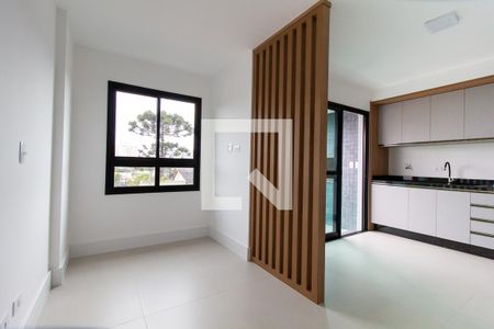 Quarto de kitnet/studio para alugar com 1 quarto, 29m² em Novo Mundo, Curitiba