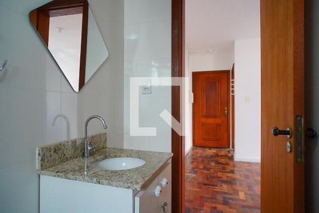 Banheiro de apartamento à venda com 1 quarto, 40m² em Passo D’areia, Porto Alegre