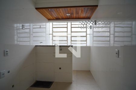 Cozinha de apartamento à venda com 1 quarto, 40m² em Passo D’areia, Porto Alegre