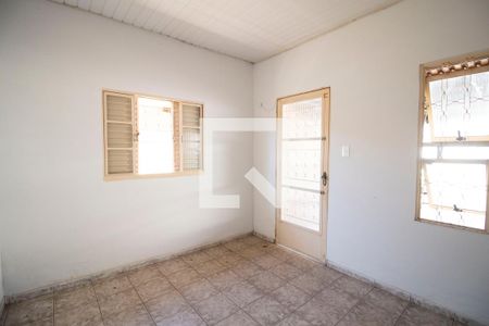 Sala de casa para alugar com 3 quartos, 251m² em Setor Progresso, Goiânia