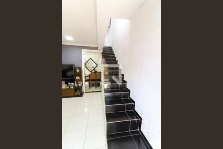 Escadas - Casa 01 de casa à venda com 4 quartos, 250m² em Jardim das Palmas, São Paulo