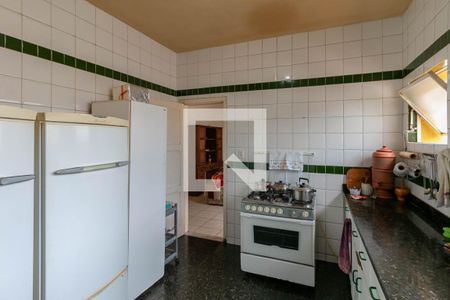 Casa para alugar com 372m², 4 quartos e 3 vagas Casa para alugar com 372m², 4 quartos e 3 vagasCozinha