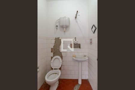 Casa para alugar com 372m², 4 quartos e 3 vagas Casa para alugar com 372m², 4 quartos e 3 vagasBanheiro de Serviço