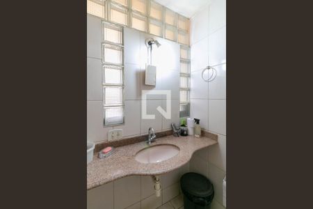 Casa para alugar com 372m², 4 quartos e 3 vagas Casa para alugar com 372m², 4 quartos e 3 vagasBanheiro Social