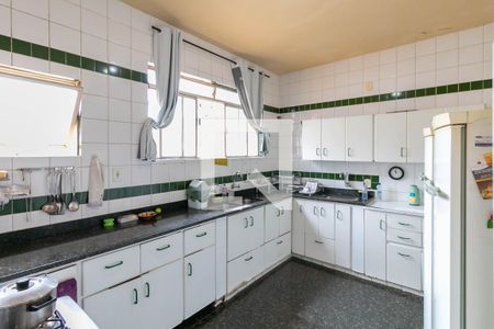 Casa para alugar com 372m², 4 quartos e 3 vagas Casa para alugar com 372m², 4 quartos e 3 vagasCozinha