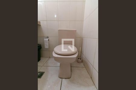 Casa para alugar com 372m², 4 quartos e 3 vagas Casa para alugar com 372m², 4 quartos e 3 vagasBanheiro Social