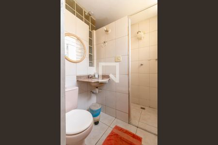 Casa para alugar com 372m², 4 quartos e 3 vagas Casa para alugar com 372m², 4 quartos e 3 vagasBanheiro da Suíte 1