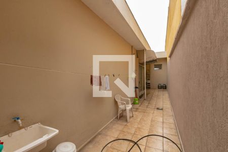 Casa para alugar com 372m², 4 quartos e 3 vagas Casa para alugar com 372m², 4 quartos e 3 vagasVaranda